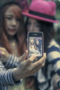 冰雪女王4：魔鏡世界（國語版） 视频封面