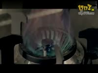 坐推土機的少女 视频截图