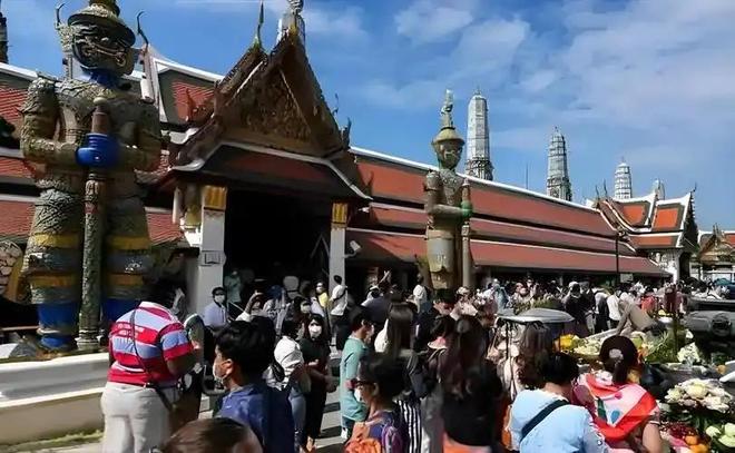 作家的洞穴 视频封面