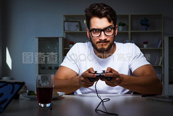 眾矢之的 视频封面