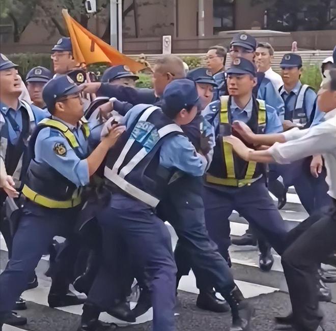 聖誕救星 视频封面